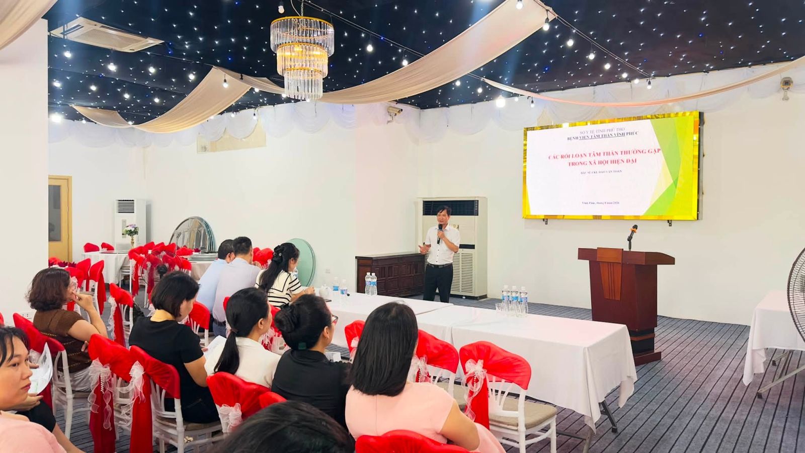 Bệnh viện Tâm thần Vĩnh Phúc tổ chức các hội nghị truyền thông đến học sinh về cách phát hiện các rối loạn tâm thần học đường.