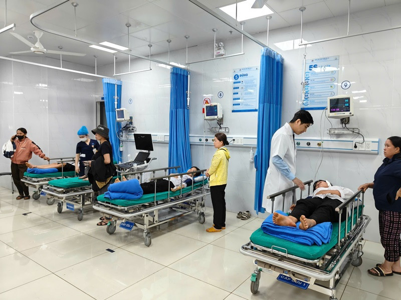 3 bệnh viện dồn sức cứu chữa nạn nhân vụ lật xe chở 20 học sinh ở Gia Lai