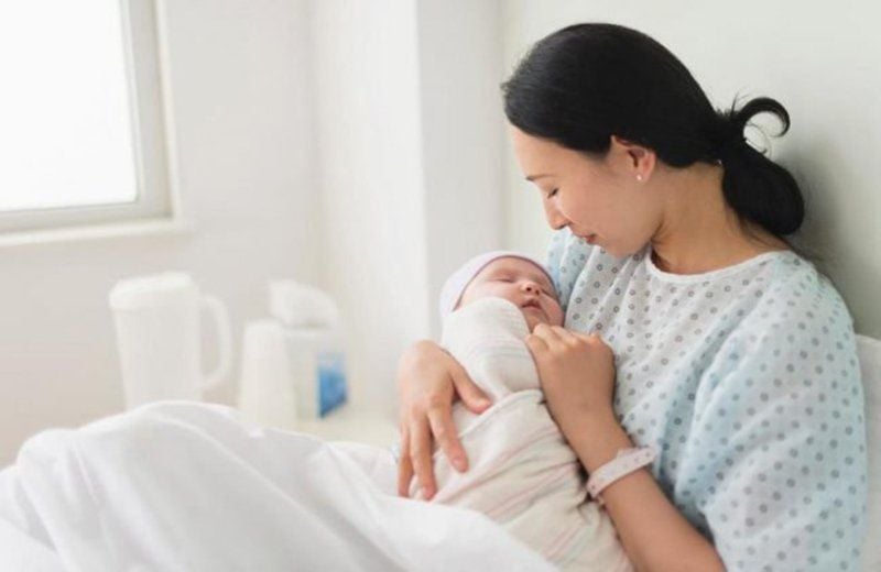 Phụ nữ sau sinh có nên uống mật heo?