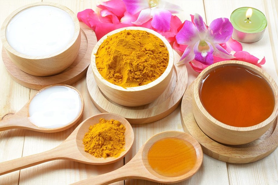 Dùng nghệ và mật ong cùng nhau có tăng lợi ích không?