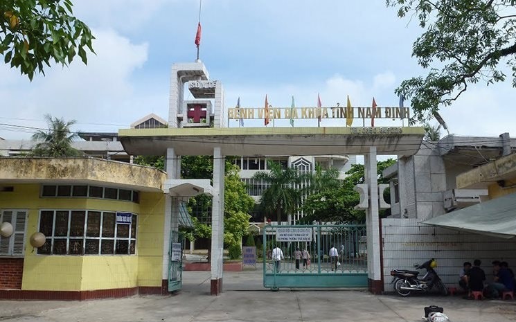 Vụ người dân ‘tố’ phải đóng đủ tiền mới cấp cứu: Bệnh viện đa khoa Nam Định nói gì?