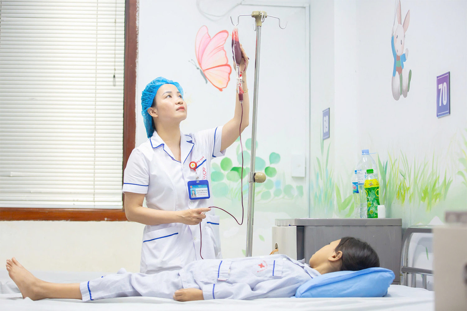 Khi điều dưỡng viên, kỹ thuật y trở thành bạn tâm tình và “người nhà” của người bệnh