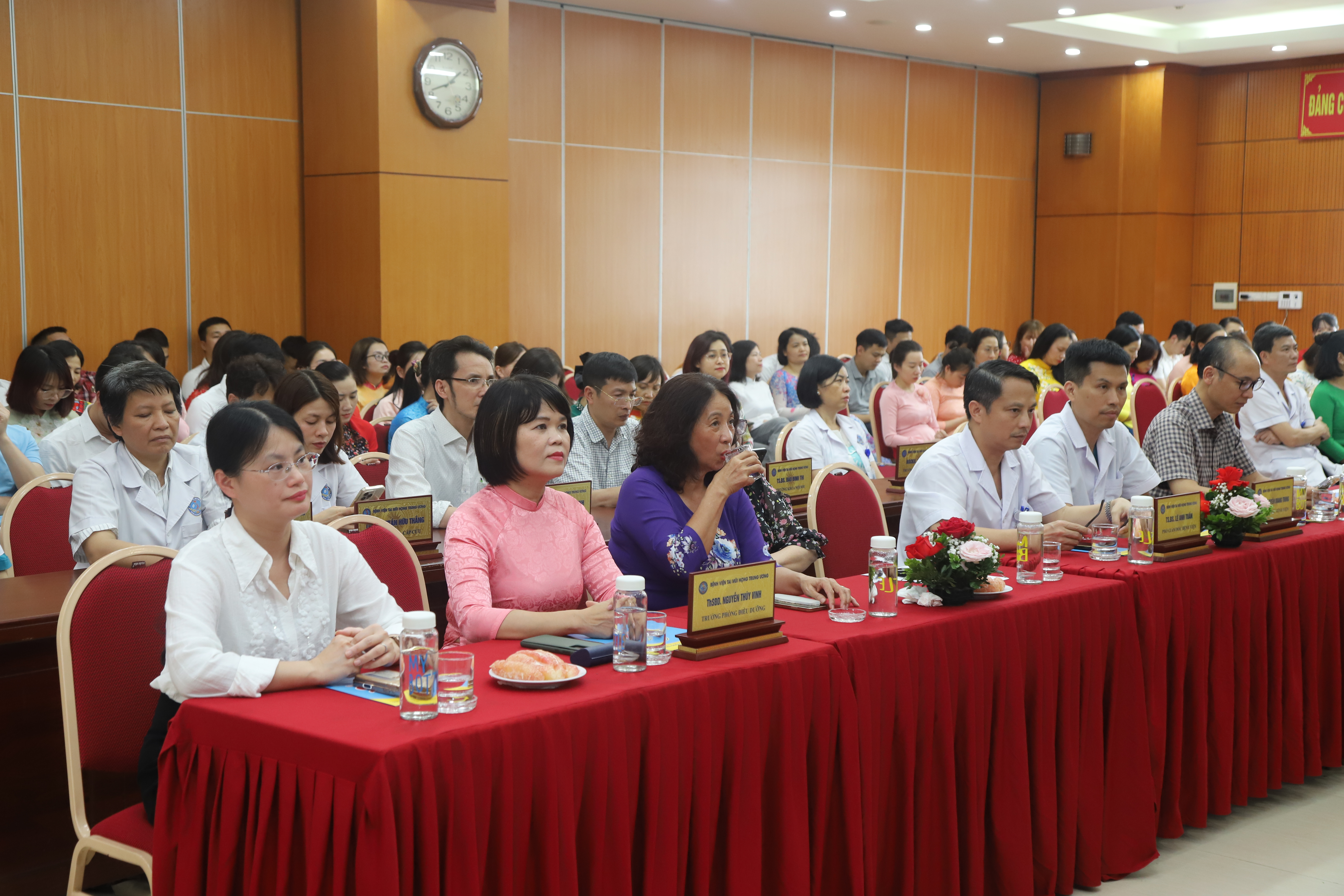 Bệnh viện Tai Mũi Họng Trung ương: Thay đổi quan điểm và chính sách cho ngành Điều dưỡng vì sức khoẻ nhân dân.