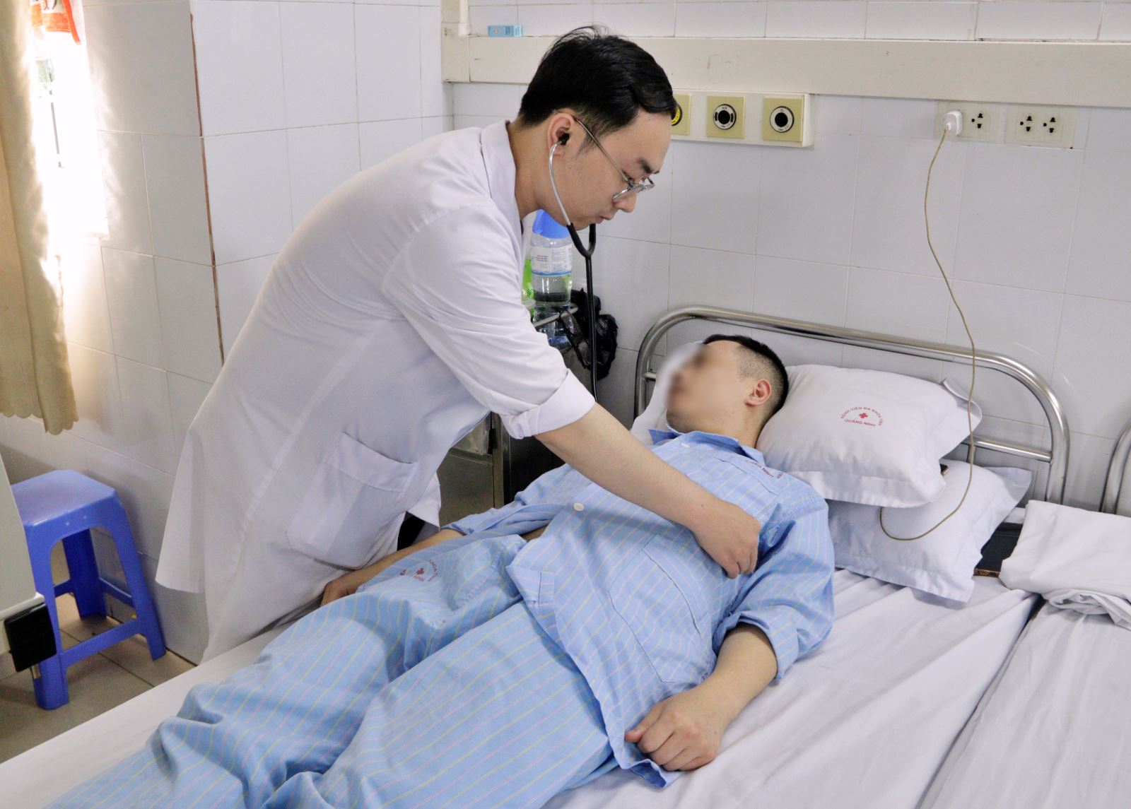 Cứu sống người đàn ông nhiều lần tim ngừng đập