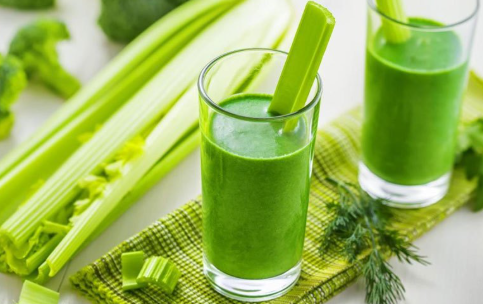 Nước ép cần tây có tác dụng phụ không?