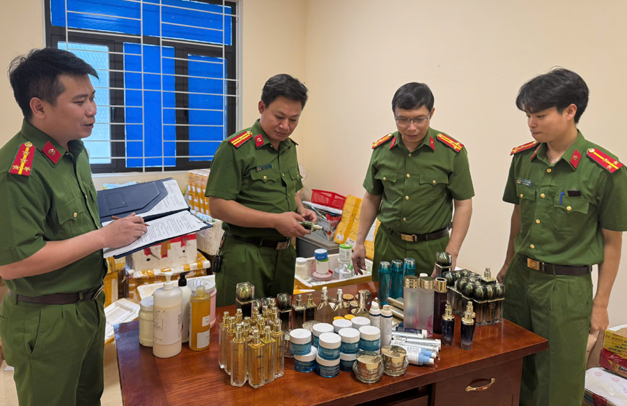 Thanh Hoá: Triệt phá cơ sở sản xuất, buôn bán mỹ phẩm giả số lượng lớn