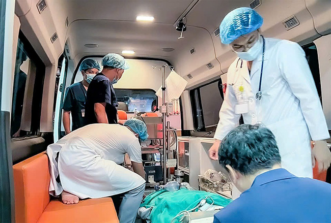 Bác sĩ vượt 100km trong đêm cứu bé gái 11 tuổi bị viêm cơ tim tối cấp nhờ ECMO lưu động