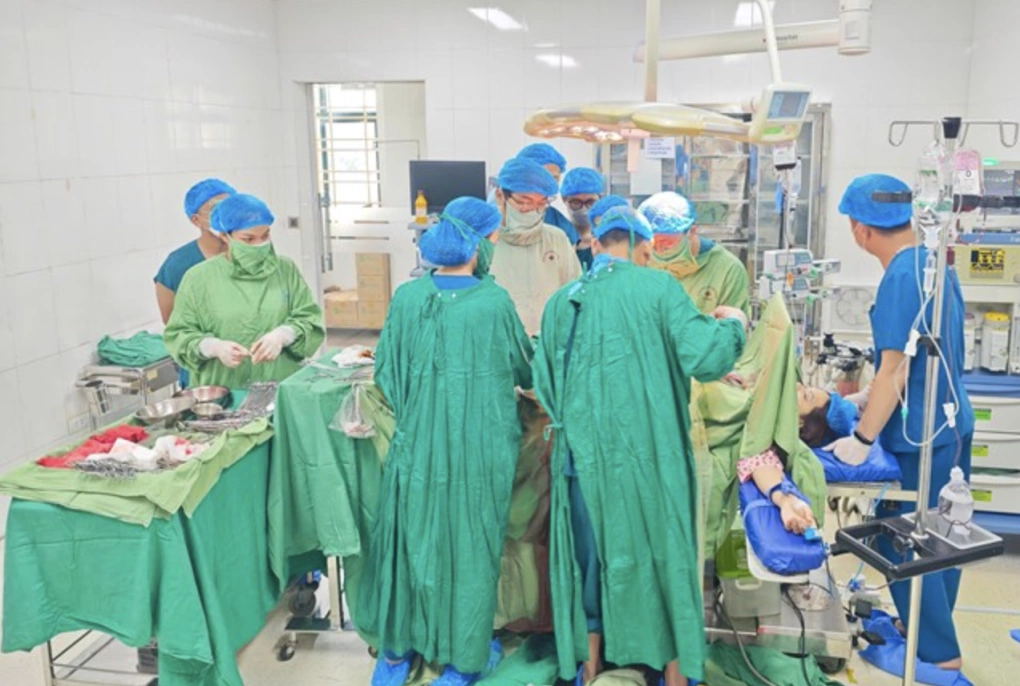 Cứu sản phụ 40 tuổi mắc ba bệnh lý 'chết người'
