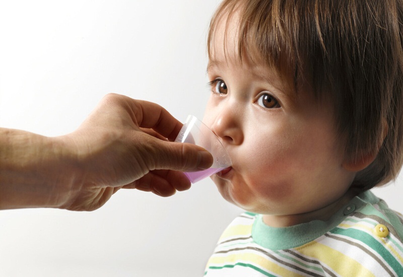 2 điều cha mẹ nên biết khi dùng thuốc hạ sốt cho trẻ nhỏ