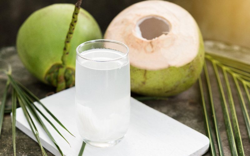 Cần chú ý gì khi uống nước dừa xiêm?
