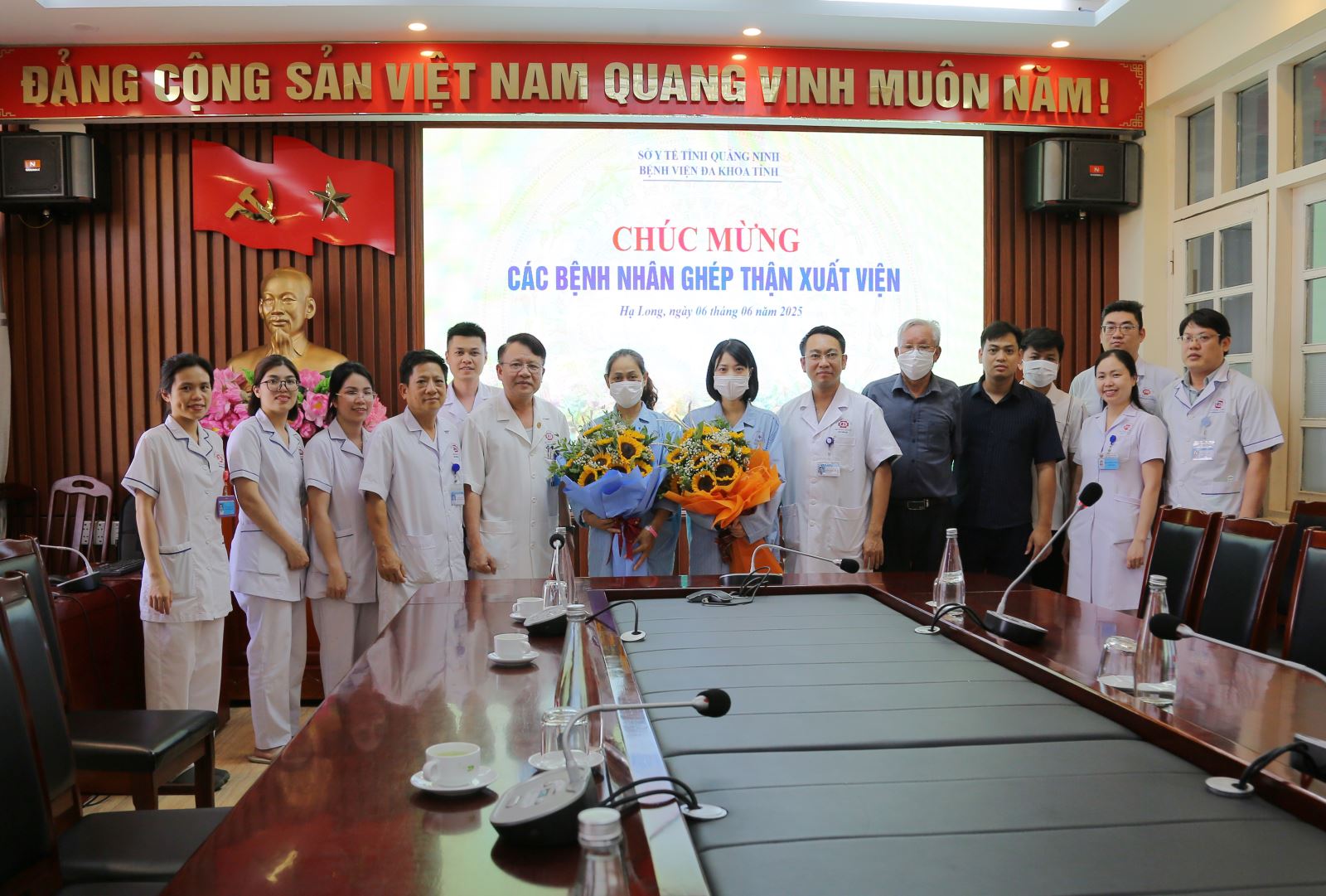 Hai bệnh nhân được ghép thận từ người chồng nữ điều dưỡng chết não đã xuất viện