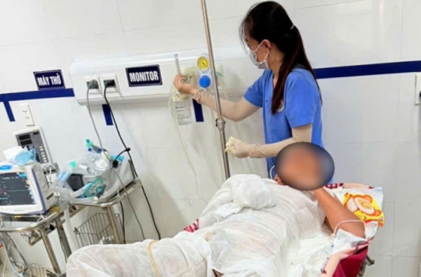 Nam sinh bỏng nặng khi thả diều gần đường điện cao thế