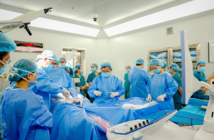 Bác sĩ trong ê - kip thông tim bào thai cho phụ nữ Singapore tham gia chữa nhiều ca tim bẩm sinh ở Khánh Hoà