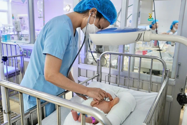 Cấp cứu tối khẩn giành lại sự sống cho mẹ con sản phụ bị bong rau non thể nặng