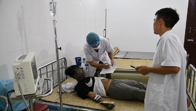 Quân y đảo Sơn Ca cứu ngư dân bị thuỷ đậu giai đoạn toàn phát, nốt phỏng rải rác toàn thân