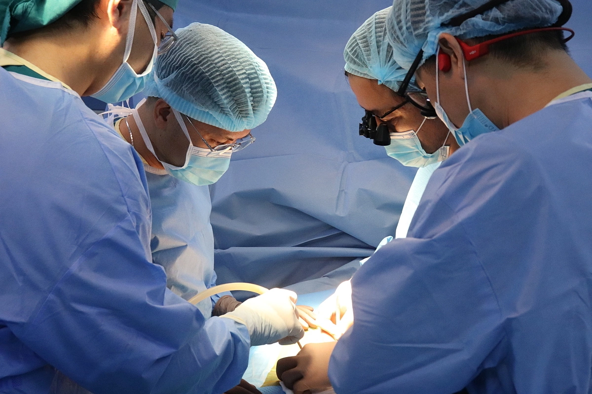 Mẹ hiến tạng cứu con gái suy thận giai đoạn cuối
