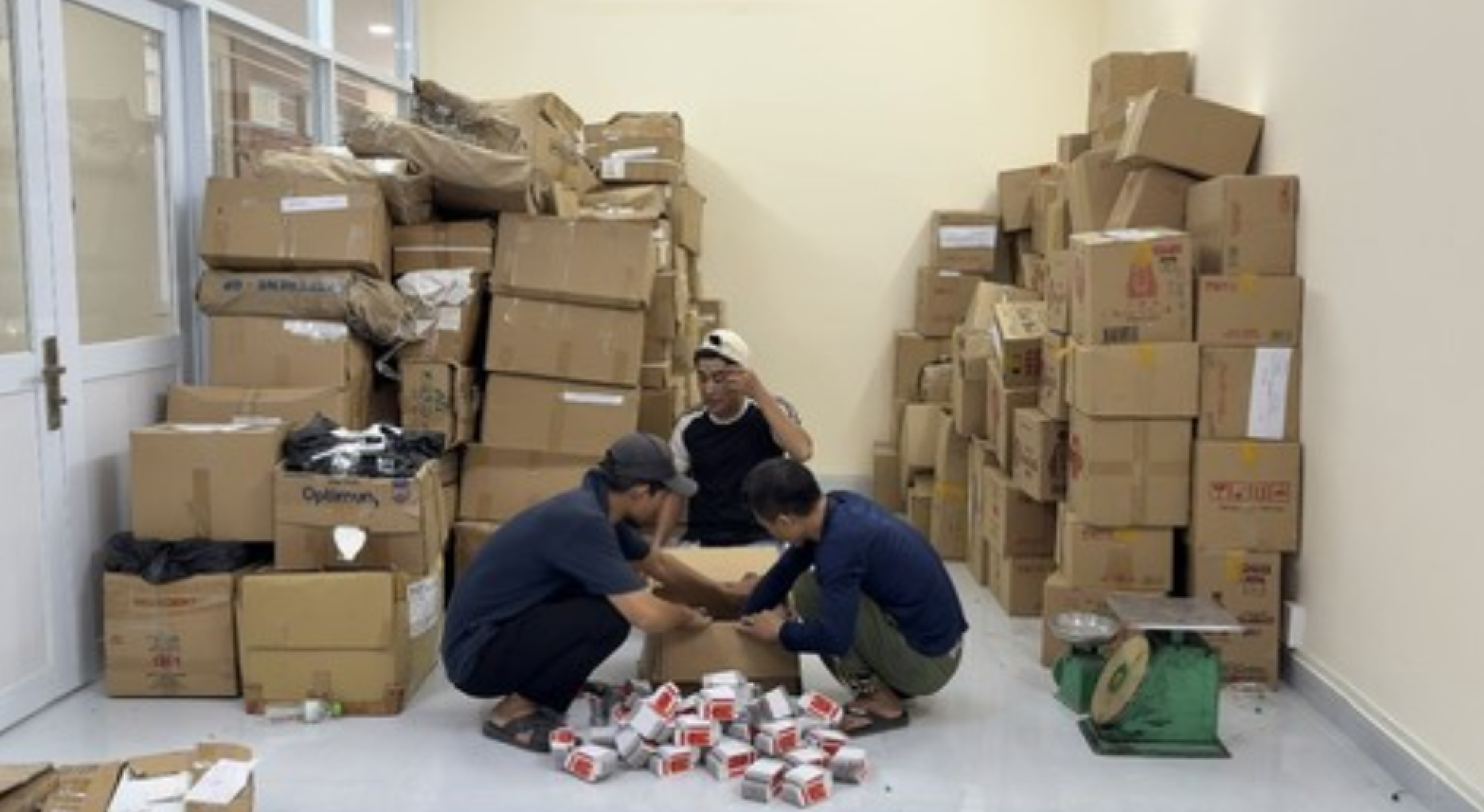 TPHCM tổng rà soát sản phẩm dược, mỹ phẩm sau vụ phát hiện dầu gió, kem dưỡng ẩm giả