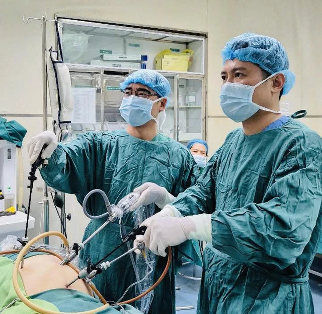 Phẫu thuật thành công ca viêm ruột thừa hiếm gặp, nguy cơ tử vong nếu chậm trễ