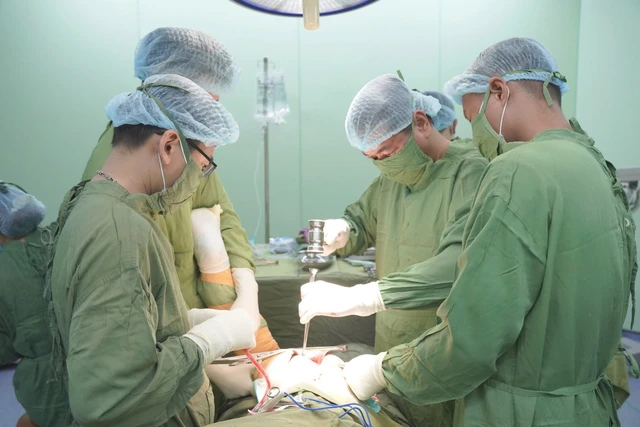 Thay khớp gối toàn phần tại Bệnh viện Đa khoa TP Vinh – Hy vọng cho đôi chân vững chắc