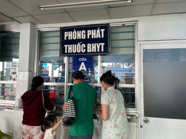Hướng dẫn thanh toán BHYT khi người bệnh tự mua thuốc, thiết bị y tế