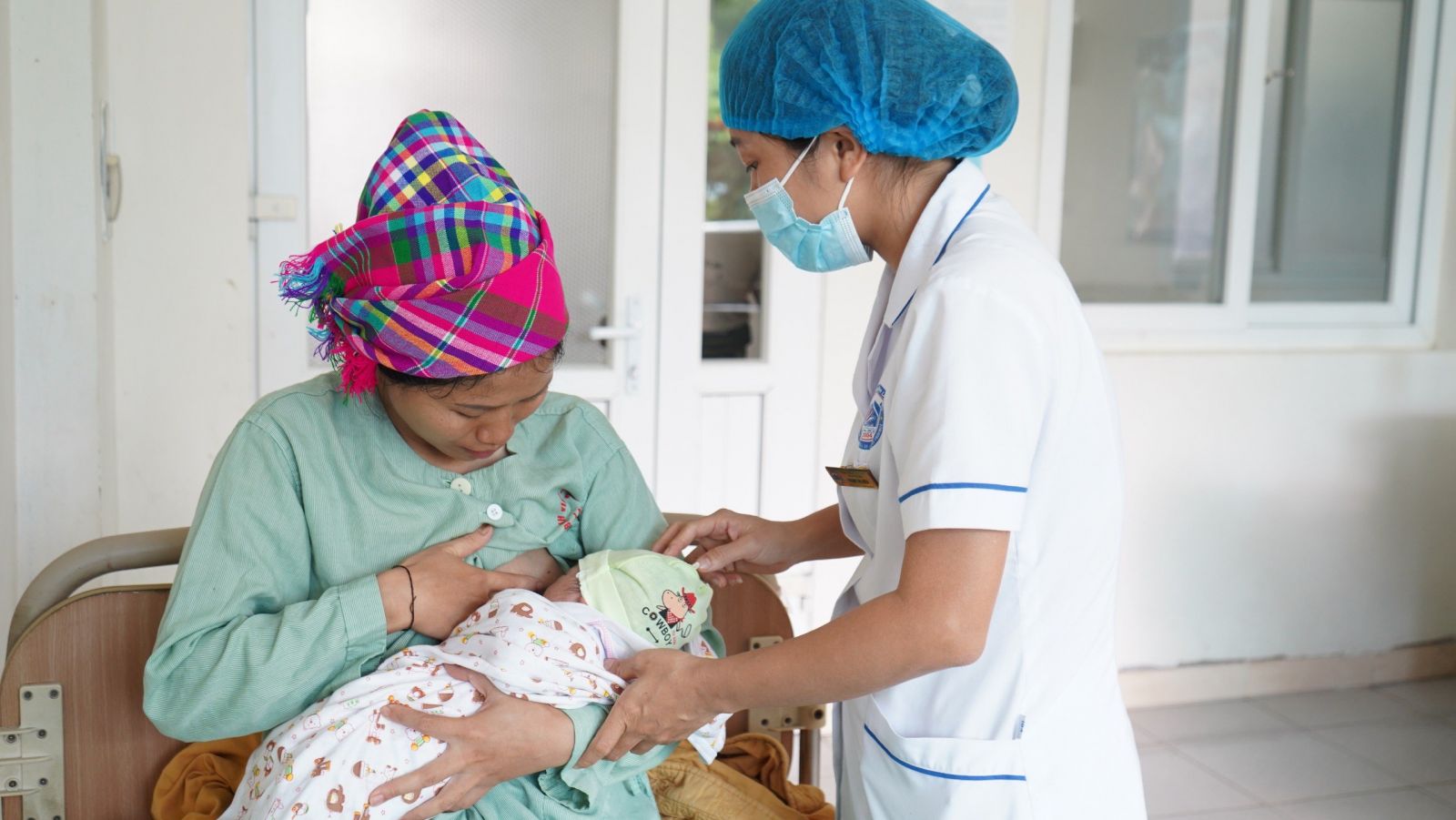 Nâng cao hiệu quả truyền thông khoa học về nuôi con hoàn toàn bằng sữa mẹ tại cộng đồng dân tộc thiểu số