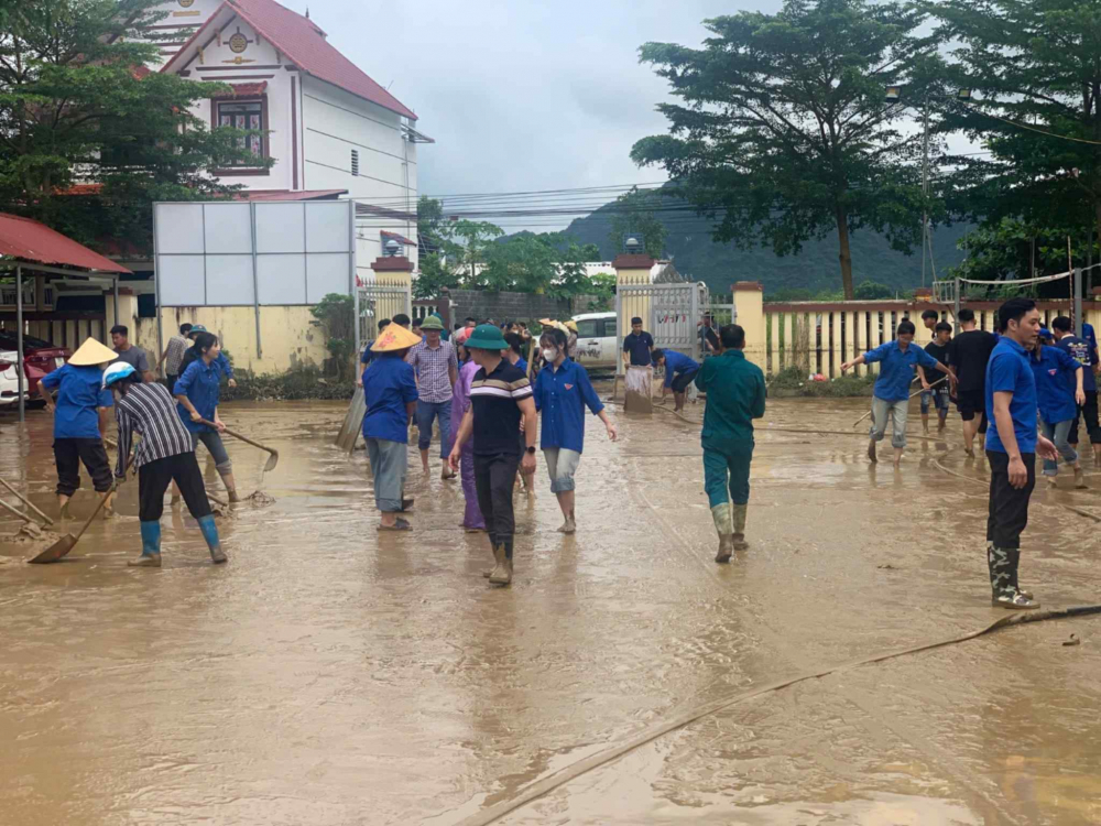 Thanh Hóa: Xã Cẩm Tú đảm bảo môi trường sạch đẹp sau bão chuẩn bị cho khai giảng và Quốc khánh