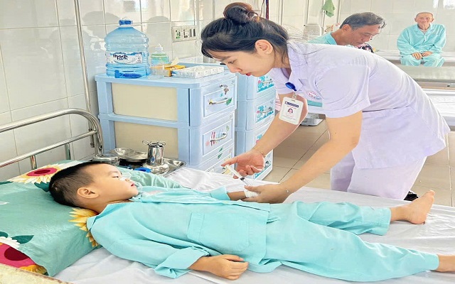 Dị vật pin 'cúc áo', hiểm hoạ khôn lường cho trẻ nhỏ