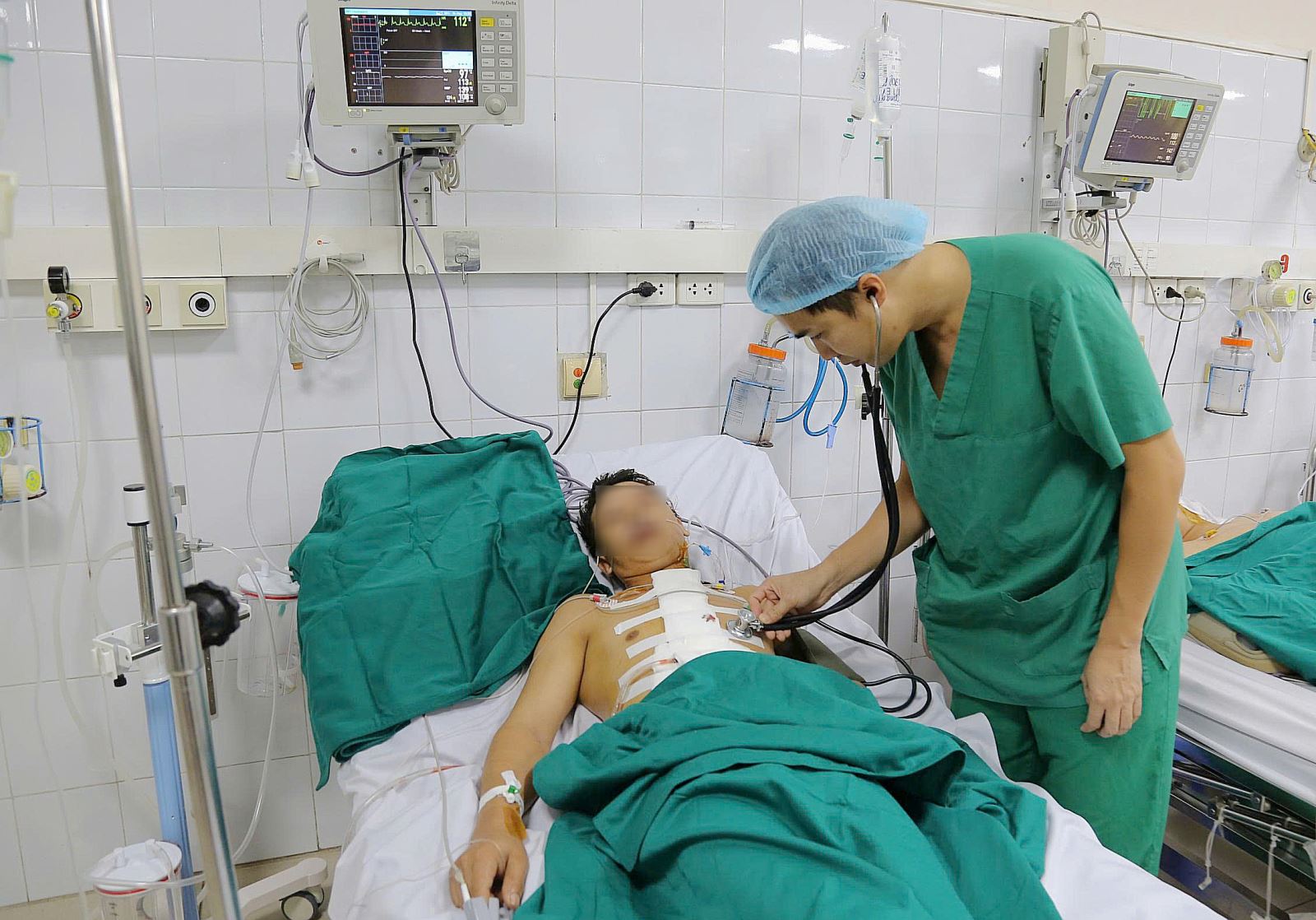 Kích hoạt 'báo động đỏ' giữa đêm, giành giật sự sống cho thanh niên nguy kịch
