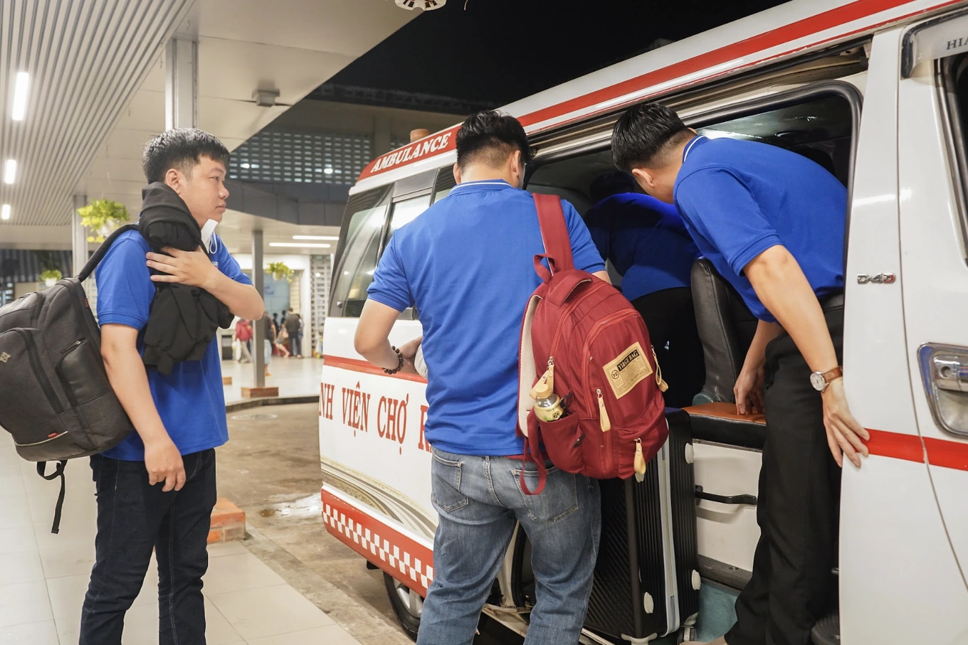 Nhiều bác sĩ TPHCM lên đường ra miền Trung ứng cứu người dân vùng lũ