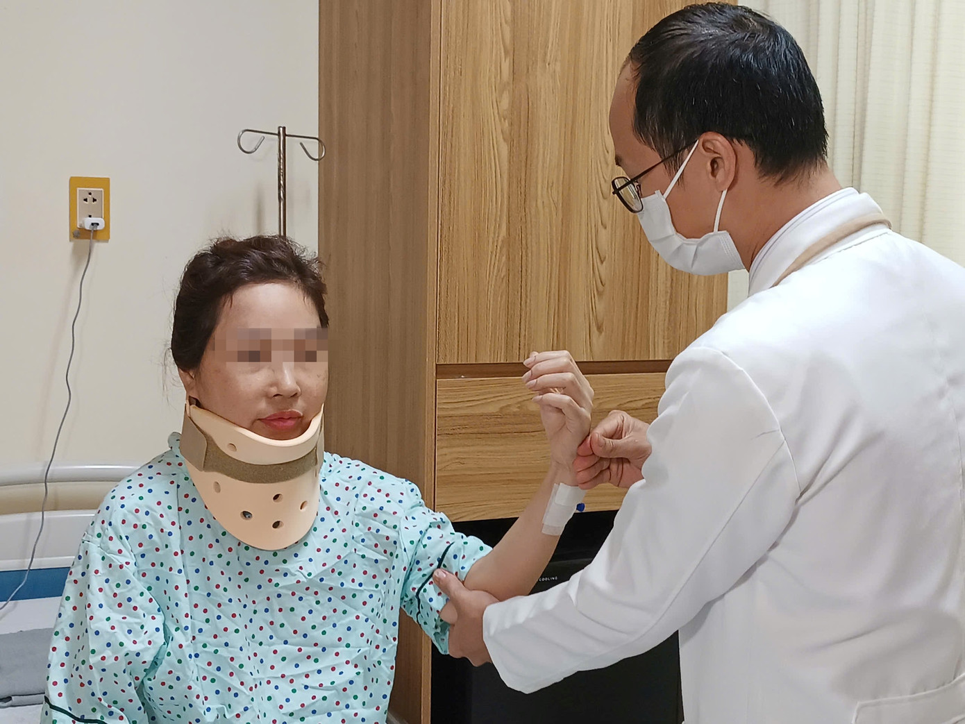 Sợ phẫu thuật, nữ bệnh nhân trượt đốt sống suýt liệt tứ chi Sợ phẫu thuật, nữ bệnh nhân trượt đốt sống suýt liệt tứ chi