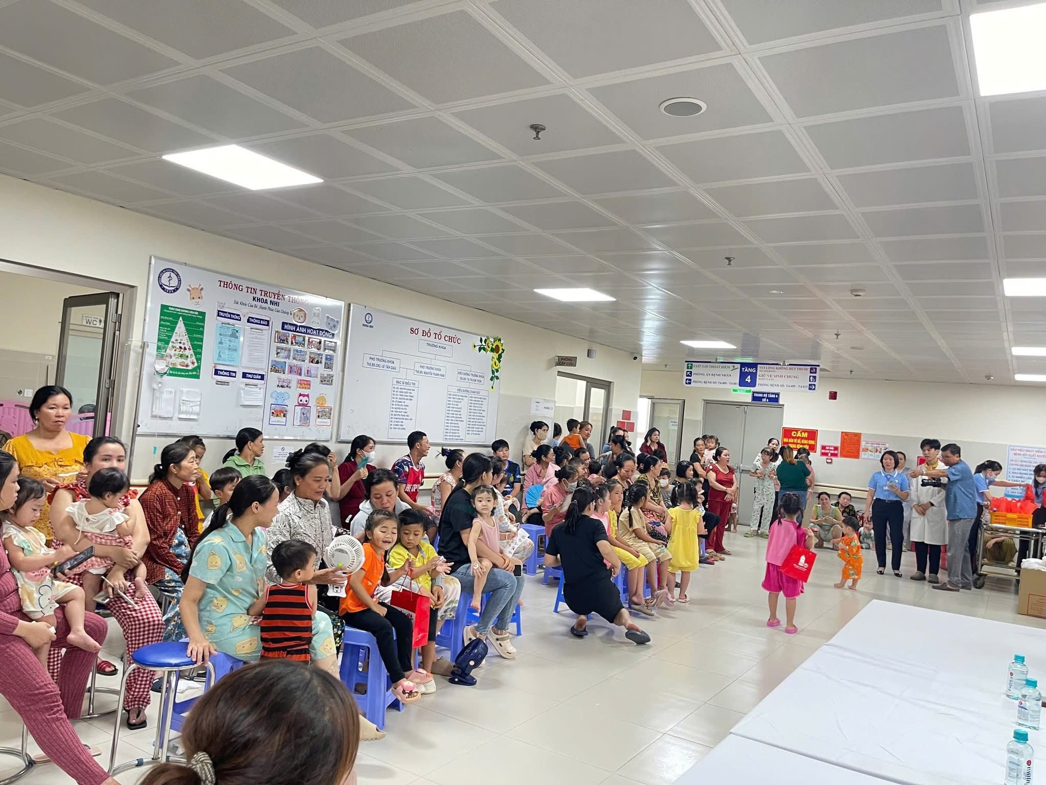 Kiến thức, thực hành của bà mẹ về chăm sóc nhiễm khuẩn hô hấp cấp tính ở trẻ dưới 5 tuổi tại Bệnh viện Đa khoa Tiền Giang