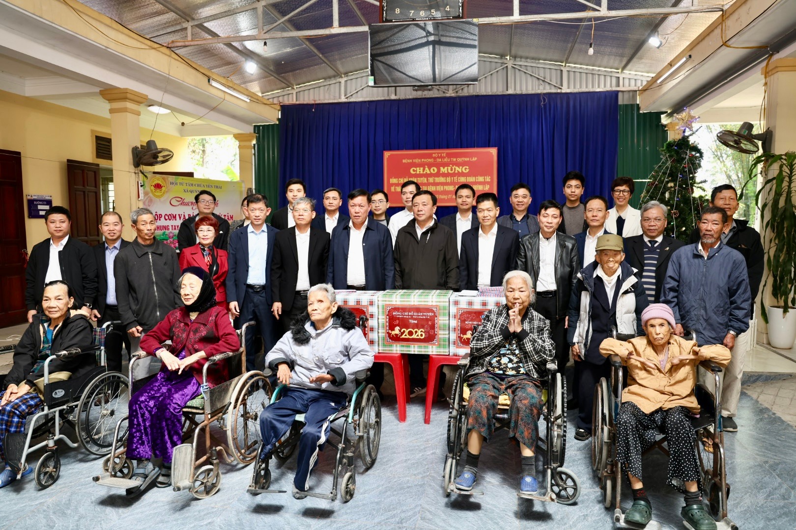 Thứ trưởng Đỗ Xuân Tuyên thăm, chúc Tết bệnh nhân phong