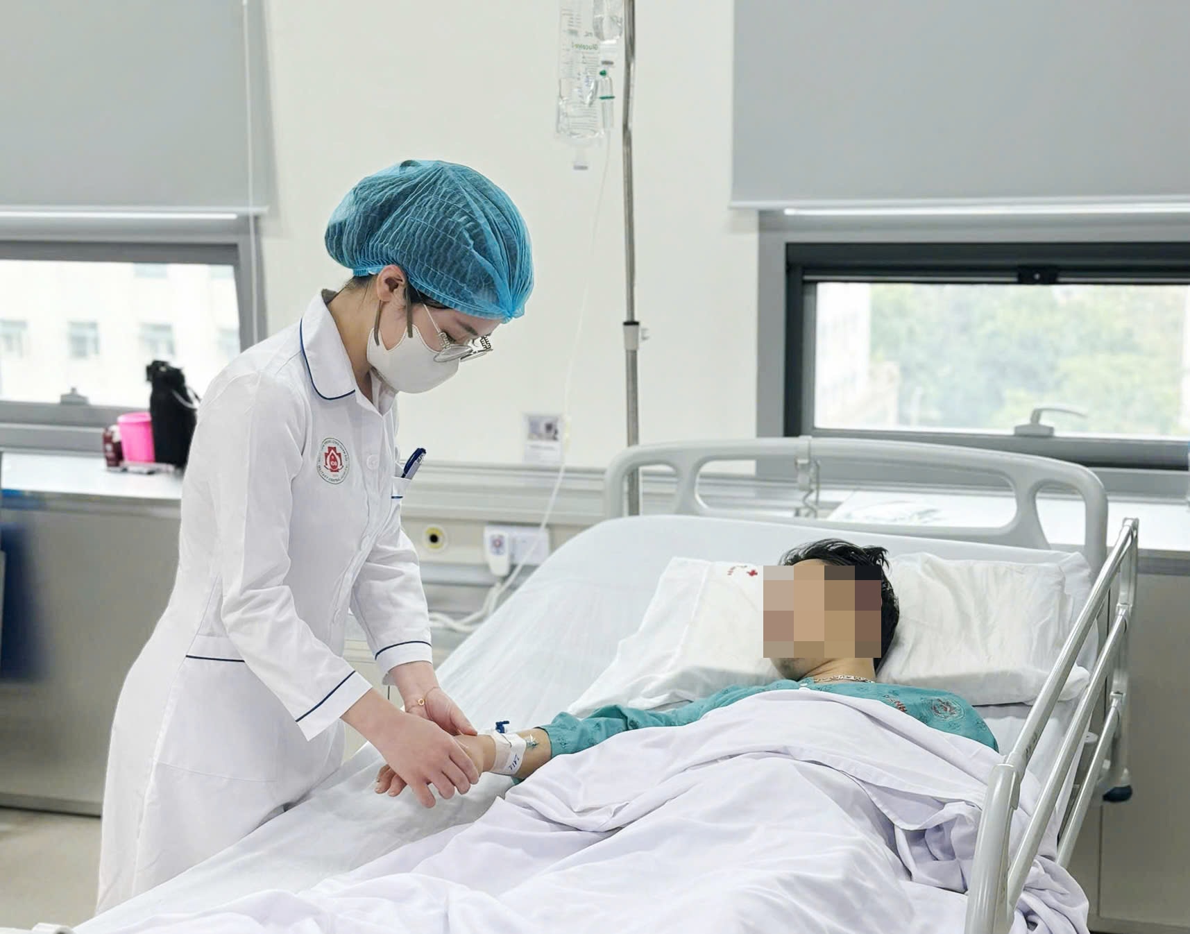 Bỏ qua vết chuột cắn, thiếu niên sốt cao và nhiễm trùng nặng