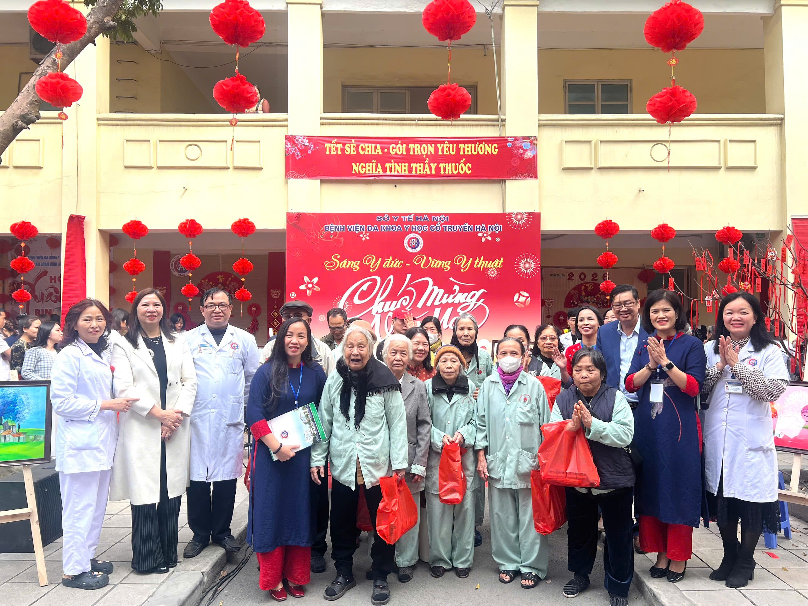 Bệnh viện đa khoa Y học cổ truyền Hà Nội: Tết sẻ chia của những thầy thuốc Bệnh viện đa khoa Y học cổ truyền Hà Nội: Tết sẻ chia của những thầy thuốc