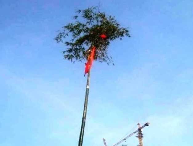 Người phụ nữ nguy kịch do điện giật khi dựng cây nêu chơi Tết