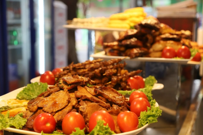 TPHCM: Một trung tâm hội nghị, tiệc cưới bị phát hiện vi phạm an toàn thực phẩm