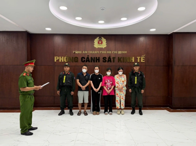 Triệt phá đường dây buôn bán mỹ phẩm giả quy mô lớn trên không gian mạng