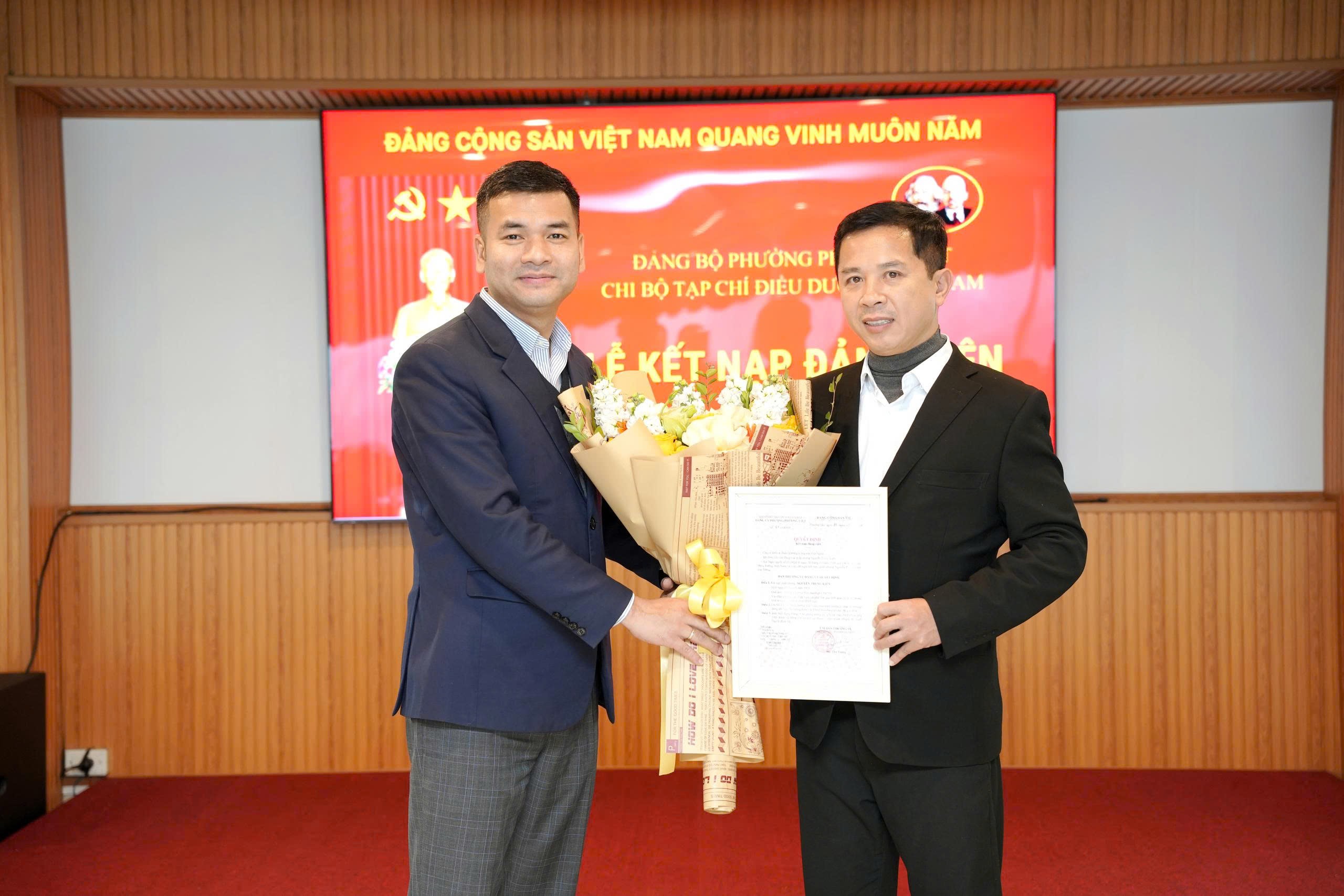 Chi bộ Tạp chí Điều dưỡng Việt Nam kết nạp đảng viên mới