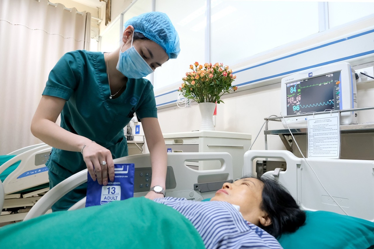 EMOTIONAL LABOR AND IT’S A SSOCIATED FACTORS AMONG NURSES: A CROSS- SECTIONAL AT THE NATIONAL HOSPITAL OF ENDOCRINOLOGY IN 2025