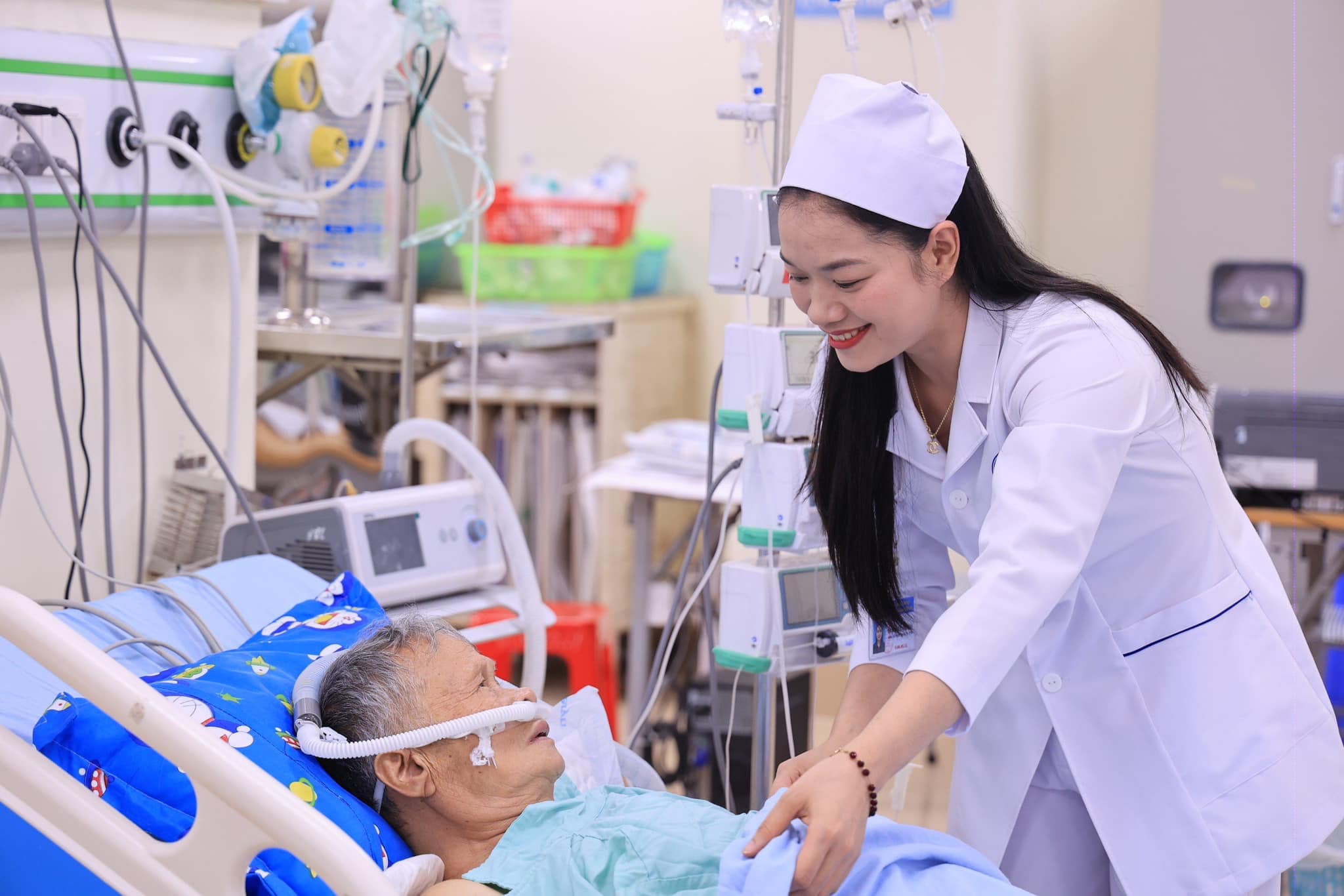 Giao tiếp điều dưỡng - Nghệ thuật “chạm” đến trái tim người bệnh Giao tiếp điều dưỡng - Nghệ thuật “chạm” đến trái tim người bệnh