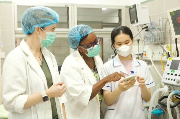 Bệnh viện Bạch Mai đẩy mạnh hợp tác quốc tế, phát triển đội ngũ điều dưỡng chất lượng cao