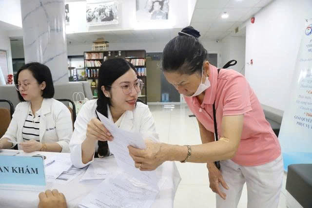 TPHCM: Hơn 63% người dân phát hiện có vấn đề sức khỏe sau tầm soát miễn phí tại Ngày sức khoẻ toàn dân