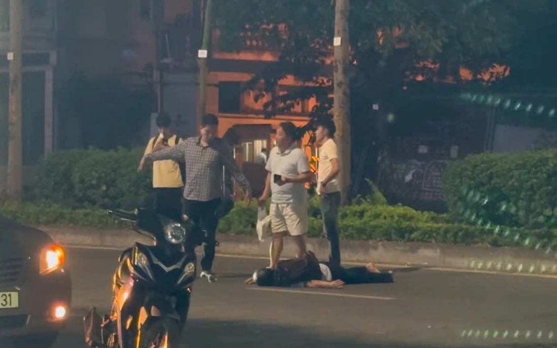 Điều dưỡng Lê Hữu Lự - Ban Quản lý chất lượng kịp thời cấp cứu nạn nhân nguy kịch trên phố Trung Kính