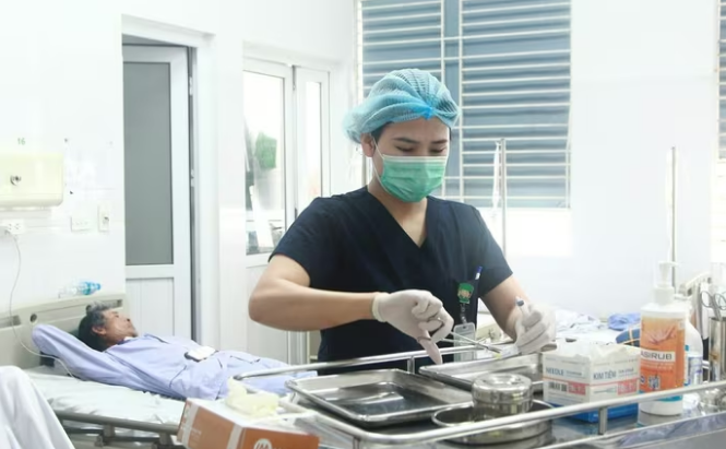 Góc khuất 'gánh nặng kép' và những tổn thương vô hình của nữ nhân viên y tế Góc khuất 'gánh nặng kép' và những tổn thương vô hình của nữ nhân viên y tế