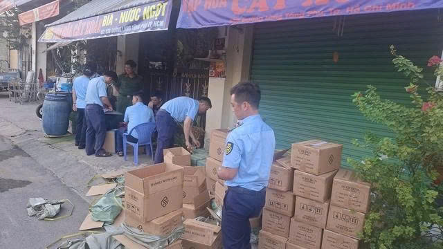 Phát hiện cơ sở kinh doanh mỹ phẩm 'chui', chứa hàng nghìn sản phẩm không rõ nguồn gốc ở TPHCM