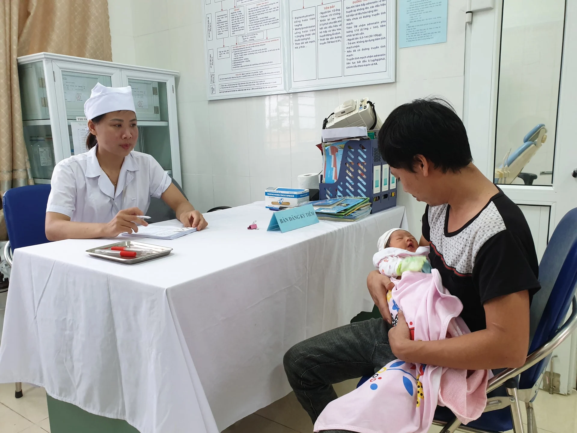 Trung tâm y tế hoạt động không hiệu quả sẽ bị tổ chức lại, sáp nhập, giải thể Trung tâm y tế hoạt động không hiệu quả sẽ bị tổ chức lại, sáp nhập, giải thể