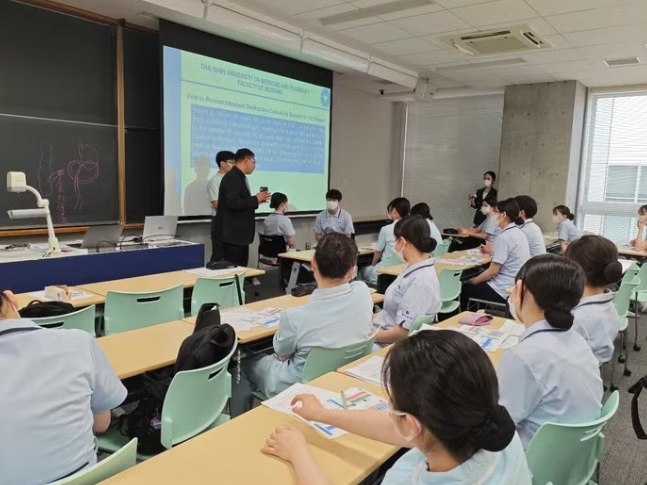 Chất lượng đào tạo ngành Điều dưỡng nhìn từ lợi thế trường chuyên về y dược