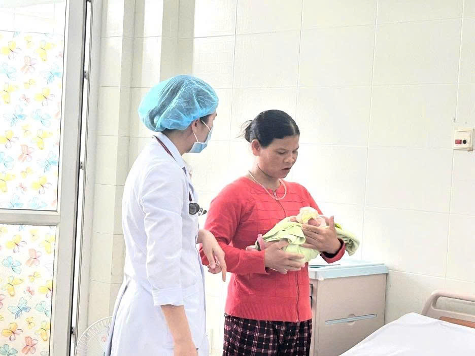 Kỳ tích nuôi sống hai trẻ sinh cực non của Bệnh viện Sản - Nhi tỉnh Quảng Ngãi