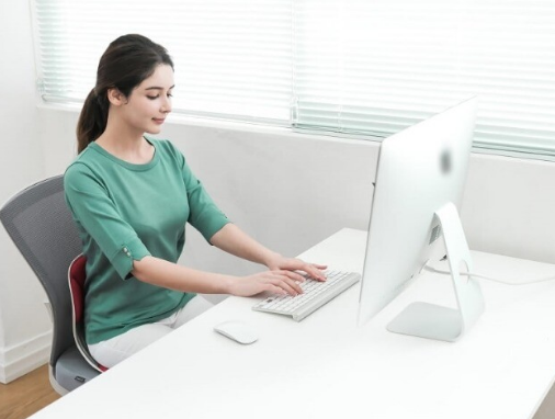 Nguyên tắc 90-90-90 giúp cột sống thẳng, giảm mệt mỏi khi ngồi nhiều