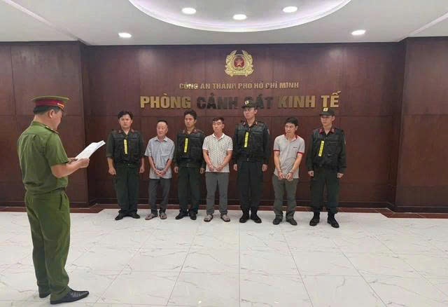 Bắt 3 đối tượng sản xuất, buôn bán thuốc đông y giả trộn Paracetamol ở TPHCM